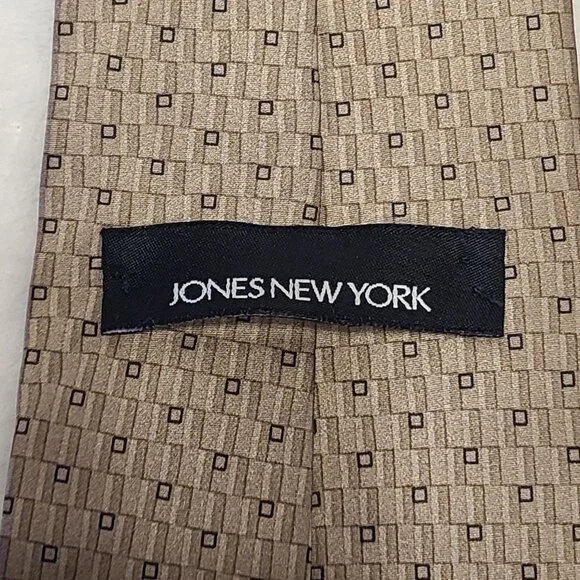 Jones New York Men's Tie 100% Imported Silk Made In USA Tan Geometric Pattern - Picture 2 of 10